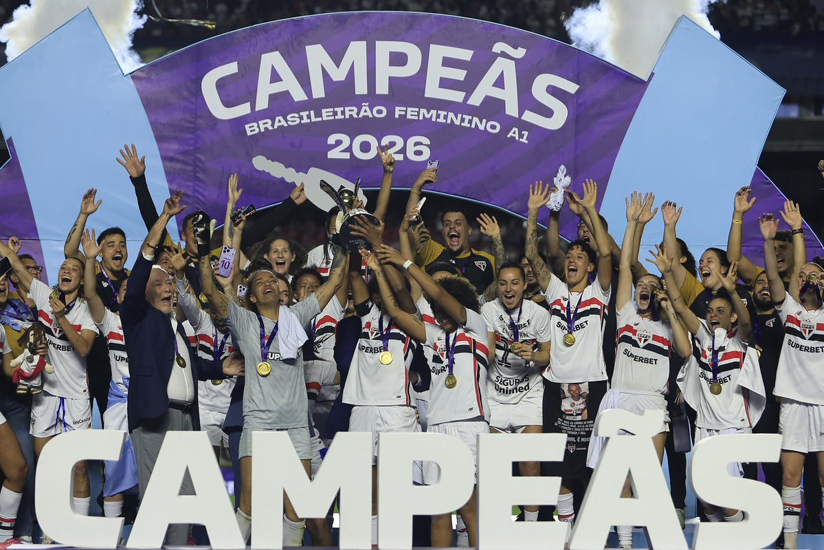 SaoPauloFC_Fem's tweet photo. 🏆😎 Bom dia pra quem é CAMPEÃO BRASILEIRO! 

📸 Miguel Schincariol / São Paulo FC

#FutebolFemininoTricolor
#VamosSãoPaulo 🇾🇪 https://t.co/JakwChDdDa