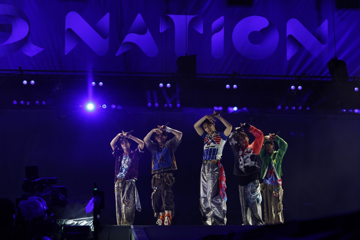 natalie_mu's tweet photo. 🔹🔹🔷「a-nation」ライブレポート🔷🔹🔹
#浜崎あゆみ とAK-69が「SEASONS」でコラボ
浦田直也と「WOW WAR TONIGHT」熱唱🎤✨️

Da-iCEがでっかい花火打ち上げ
ワンエンTETTAは11年越しの夢叶う

⏬詳細・ライブ写真多数 #anation2026
https://t.co/mLevLzURLj https://t.co/sqEf4kjPCQ