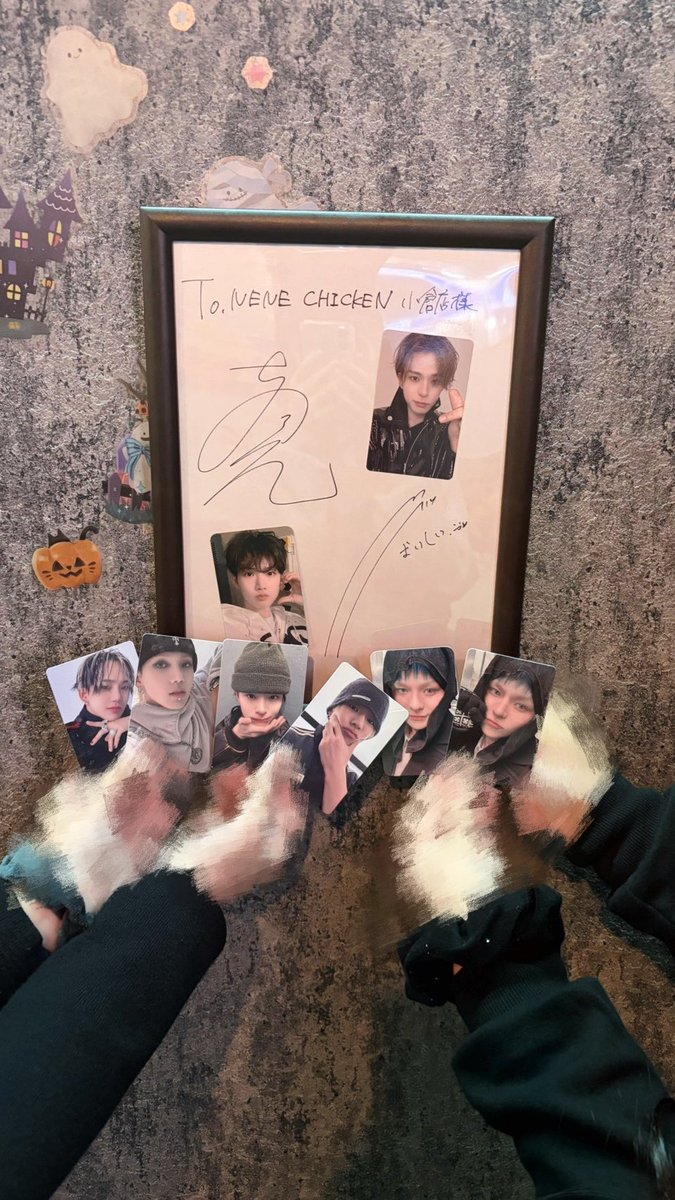as47s2's tweet photo. 店員さんもトゥメでサイン渡してくれた💕💕
ネネチキン美味しかった<！☆∀☆！> https://t.co/jWA8lpPhht