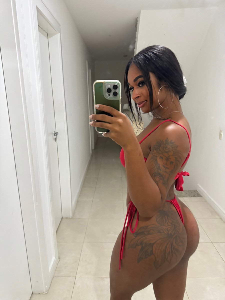 Elmasn7lk's tweet photo. Me sinto meio insegura com meu corpo de mãe... será que eu sou gostosa? https://t.co/ueI0ZoKn4R