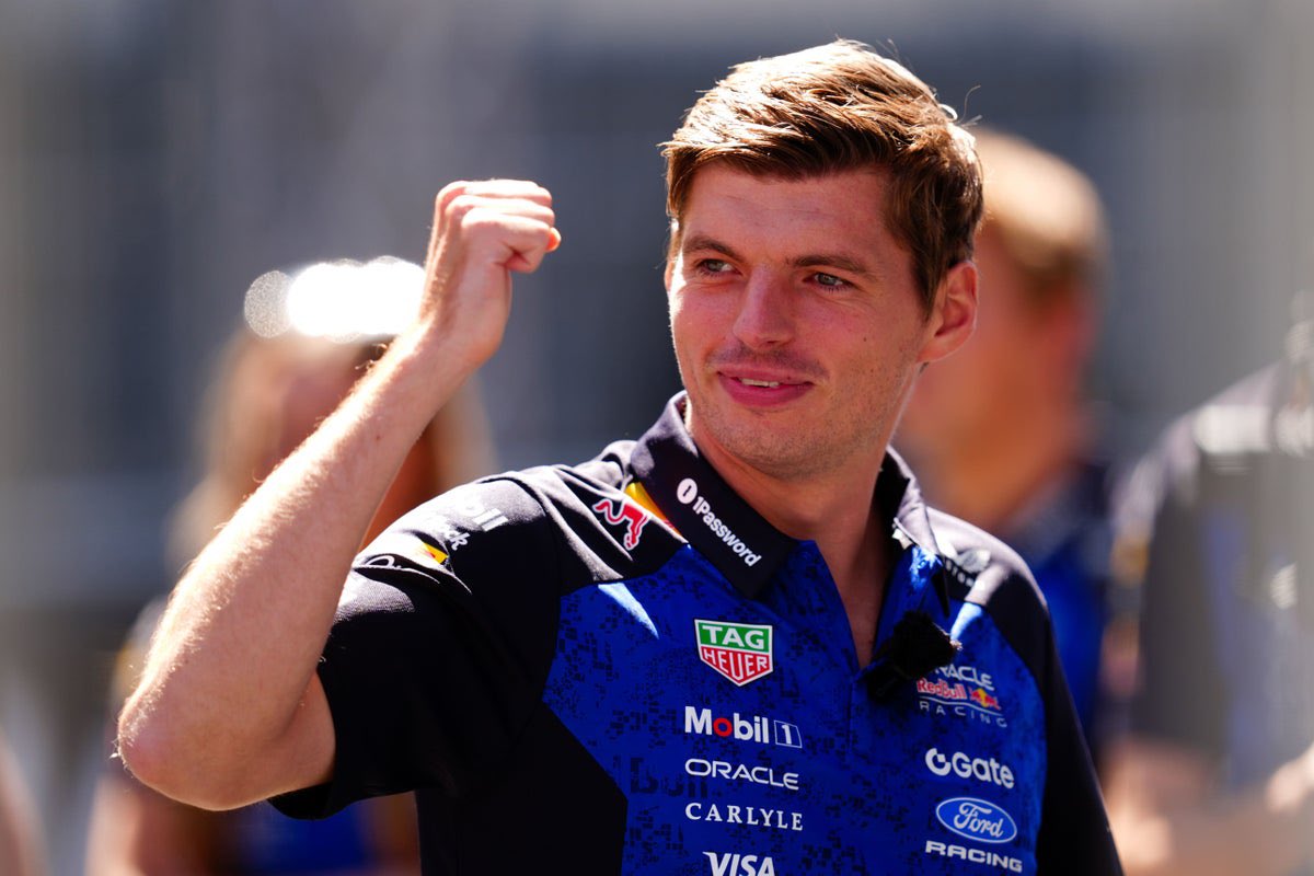 PortalRBRBrasil's tweet photo. 🎙️| Você não acha loucura que leve uma hora para instalar as atualizações de software, sendo que isso deveria ser o auge do automobilismo?”

Max Verstappen: “É, mas somos parceiros da Oracle, então pelo menos temos uma conexão muito rápida.” https://t.co/jpT0MYAwpQ