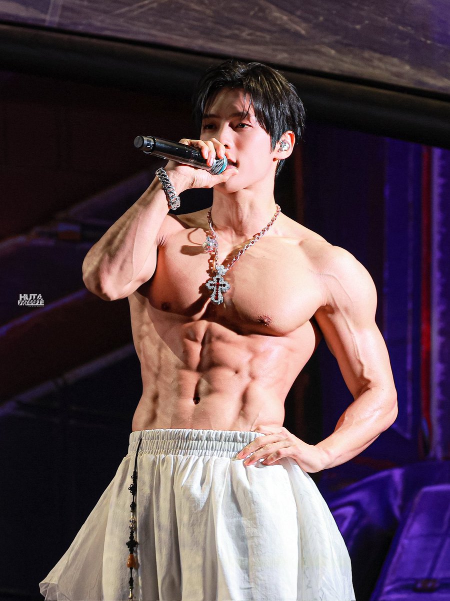 Anywaysofar's tweet photo. SIR, THIS IS UNFAIR. 😭🔥

#LEEMINHYUK #HUTA 
©️📸:@ hutabreeze https://t.co/JJ54LHGLGl