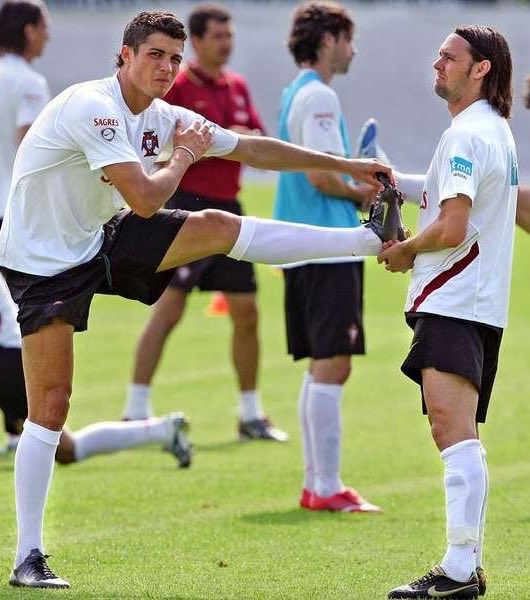 CallHimGoat's tweet photo. 🗣️ مانيش لاعب منتخب البرتغال سابقًا ينفي تصريح سلبي له عن كريستيانو والمنتخب:

⚠️ التصريح المفبرك عنه: يشعر العديد من لاعبي المنتخب الوطني بعدم الارتياح؛ لأن الحديث يتمحور حول رونالدو في كل مرة ينضمون فيها إلى صفوف المنتخب.

❗️قال مانيش في بيانه:

هذه المقولة ليست لي؛ لم أقلها قط، ونقطة انتهى.

لقد اختلقها أحدهم ونسبها إليّ، ثم روّج لها وكأنها حقيقة. 

ليست هذه المرة الأولى ولن تكون الأخيرة. 

هذا ليس رأياً ولا عملاً صحفياً، بل هو اختلاق للأكاذيب بهدف حصد النقرات وإثارة الكراهية والانقسام على حساب المنتخب الوطني، وفي وقت نحن فيه في أمسّ الحاجة إلى عكس ذلك تماماً. 

أنا أطرح آرائي مباشرةً وعلناً وباسمي الصريح؛ فمن أراد معرفة رأيي، عليه الاستماع إليّ أنا، لا إلى الحسابات الوهمية.

أما من شاركوا هذا الكلام بحسن نية، فأقول لهم: قبل الضغط على زر "المشاركة"، تحققوا من المصدر؛ فالكذبة لا تنتشر إلا لأن هناك من يتناقلها.

☑️ شخصيًا لم أنقل الخبر لأنه بدون مصدر وفعلاً طلع مفبرك