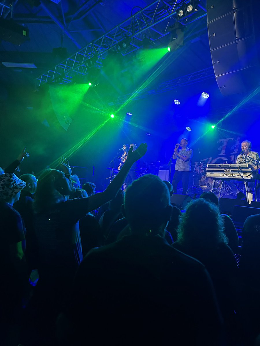 seztez's tweet photo. @inspiralsband Great gig last night. Might have to see if I can fit the Leicester gig in as well. We are at home that day 🤔🦊🐮 https://t.co/VpmFTvD4ye
