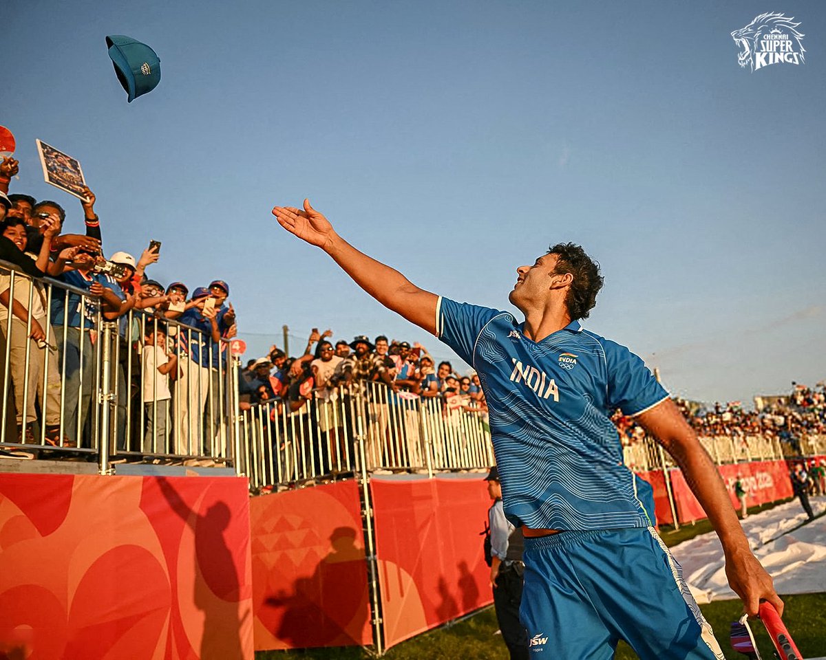 ChennaiIPL's tweet photo. Shivam is happiest with the fans! 💛🥳 

#WhistlePodu #AsianGames https://t.co/vcujPqzzRU