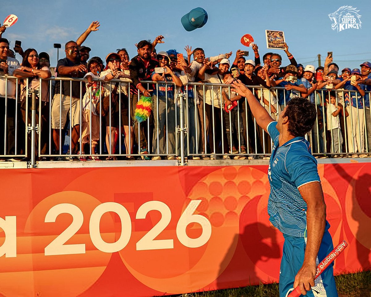ChennaiIPL's tweet photo. Shivam is happiest with the fans! 💛🥳 

#WhistlePodu #AsianGames https://t.co/vcujPqzzRU