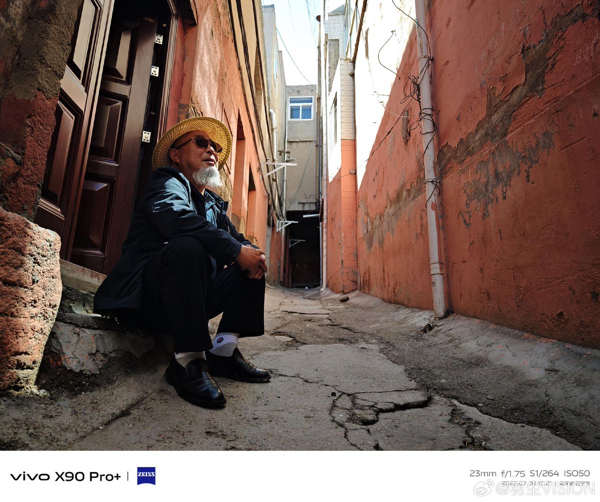 EFadhail's tweet photo. [In the narrow alley, I accidentally ran into my old acquaintance, Xiao Lei, and there stood the quiet, familiar figure of him]， https://t.co/9vbteoUEnX