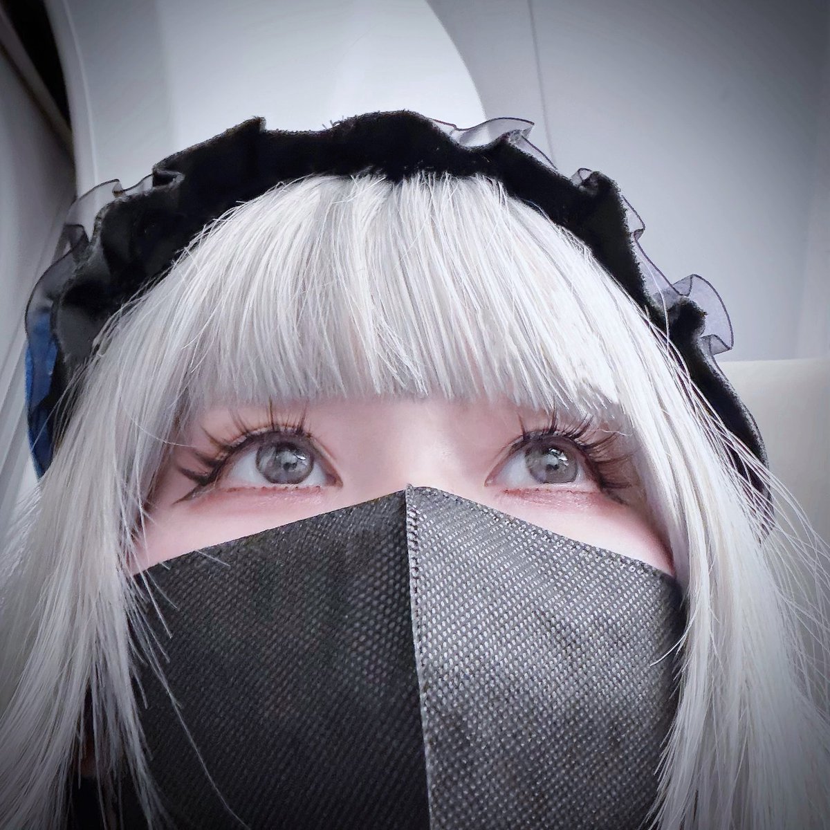 k66leek's tweet photo. 当社比上手くいった気がするこの日の上半身。
もうほとんどまつ毛生えてないのでギャンギャンつけま。やっと慣れてきたかも。
チョーカーとネックレスはストアで買ったナイトメアの。市長のグッズ珍しい可愛い。 https://t.co/cDNrF5GaQa