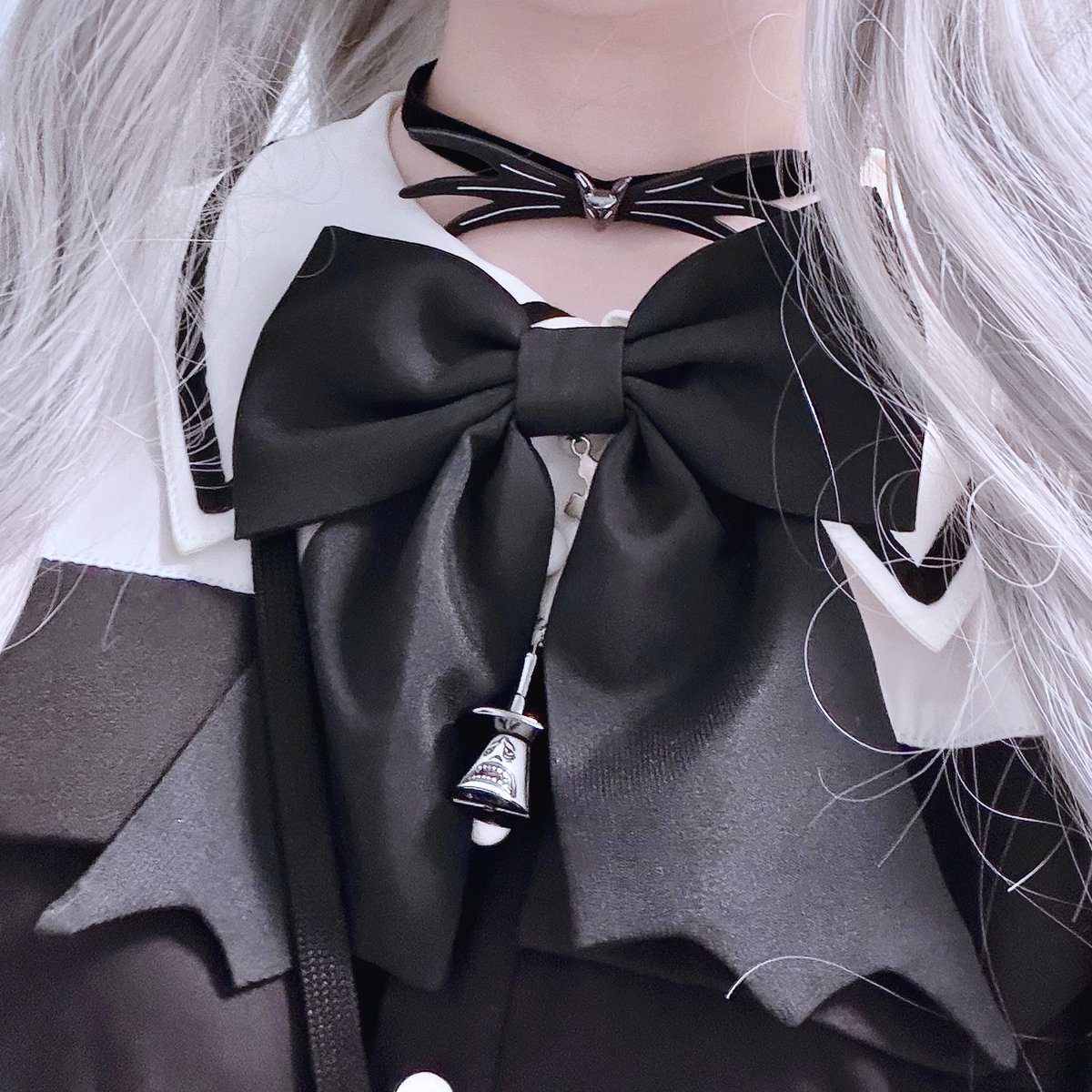 k66leek's tweet photo. 当社比上手くいった気がするこの日の上半身。
もうほとんどまつ毛生えてないのでギャンギャンつけま。やっと慣れてきたかも。
チョーカーとネックレスはストアで買ったナイトメアの。市長のグッズ珍しい可愛い。 https://t.co/cDNrF5GaQa