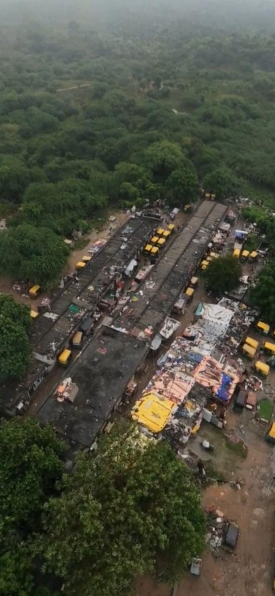 rajeshdalal's tweet photo. @GauriSarin @PMOIndia 16. Illegal establishments in BIO diversity park .
17. C&amp;D dump mountain in progress in bio diversity park . https://t.co/uc2F9P17QQ