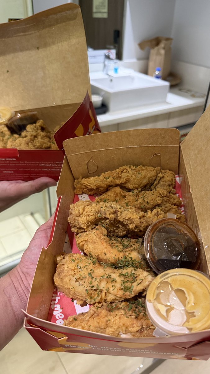 Juanpos0309's tweet photo. Quick dip and another foodie😋 https://t.co/Yp8gZExrAO