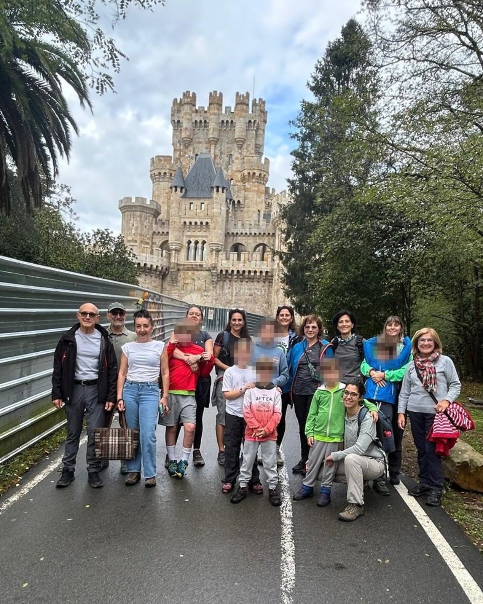 COFBizkaia's tweet photo. 🏰 Pocas rutas empiezan en un castillo de cuento. Hoy, planes saludables del #COFBi: subida a Isuskitzamendi desde Butrón, con colegiados/as, familias y peques. Y plantas medicinales para el III Concurso Fotográfico 🌿📸
s #Isuskitzamendi #Butrón #PlantasMedicinales https://t.co/yCCT8tfl4S