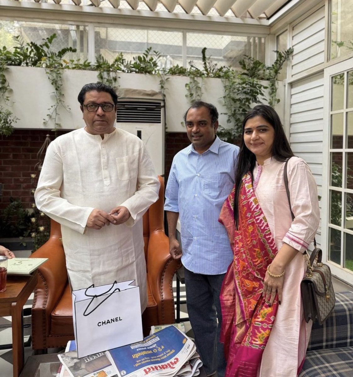 garg_trupti's tweet photo. MNS leader &amp; close associate of Raj Thackeray…Ganesh Chukkal arrested by Mumbai police in forgery case..

He forged the signature of Alka Bhatia and made fake 30 years lease deed for the apartment in Powai..

Alka Bhatia is sister of Akshay Kumar. https://t.co/MSNiNDIOUi