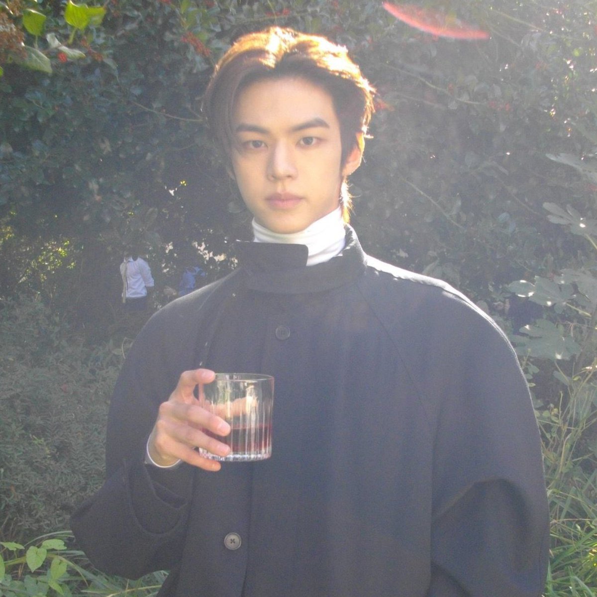 mengimupp's tweet photo. : down for a drink?
: sorry?
: cheers?
: *pretends not to see* https://t.co/t0vC6nf7Tr