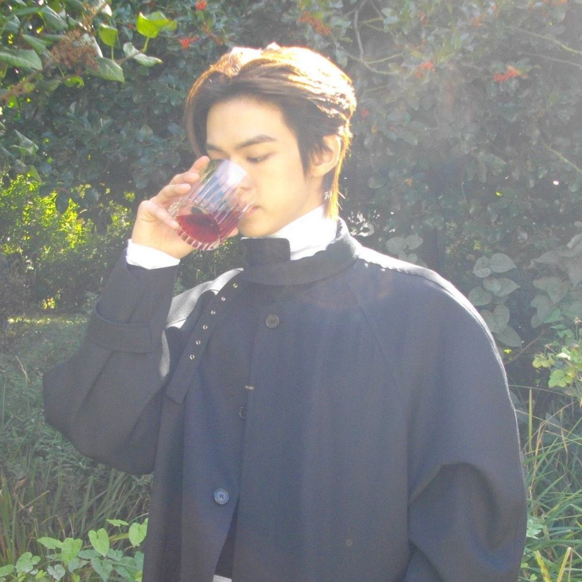 mengimupp's tweet photo. : down for a drink?
: sorry?
: cheers?
: *pretends not to see* https://t.co/t0vC6nf7Tr