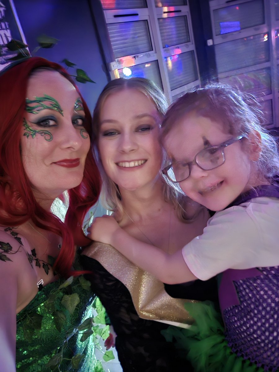 sarah_LL4's tweet photo. #newprofilepic
My girls 🥰🥰 https://t.co/K5HxGPfqCD