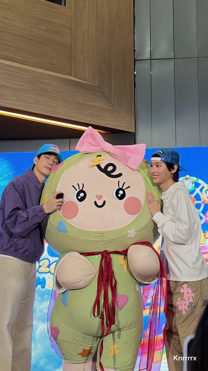 knrrrrx's tweet photo. ภาพครอบครัวววว 🎂👶🏻 

OFFGUNBABII HAPPY FAMILY
#GMMTVFANIVAL2026HappyFamilyxOG https://t.co/4oM4KPYIUG