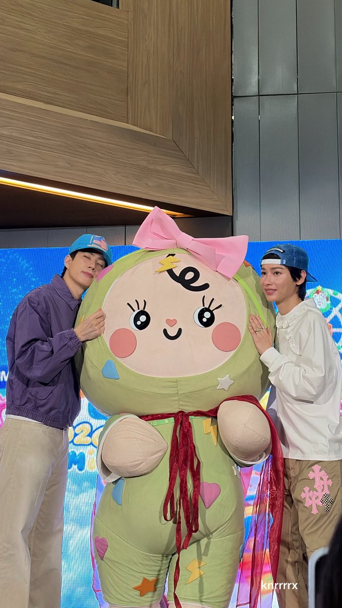 knrrrrx's tweet photo. ภาพครอบครัวววว 🎂👶🏻 

OFFGUNBABII HAPPY FAMILY
#GMMTVFANIVAL2026HappyFamilyxOG https://t.co/4oM4KPYIUG