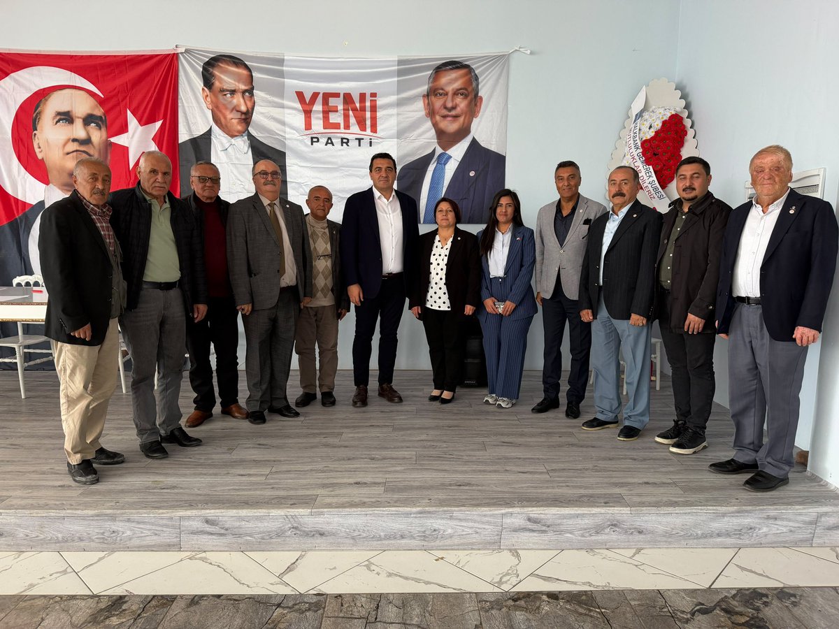 ulasskarasu's tweet photo. 📍 #Gemerek’te 1. Olağan İlçe Kongremizdeyiz!
İl Başkan Yardımcılarımız Hakkı Değerli, Murat Hastaoğlu, örgütümüzün yurttaşlarımızın katılımıyla 1. Olağan İlçe Kongremizi gerçekleştirdik.
Genel Başkanımız Sayın Özgür Özel’in liderliğinde çıktığımız Umuda Yolculuk’ta; sözün üyeden, gücün örgütten yükseldiği yeni siyaset anlayışımızı Sivas’ın dört bir yanında büyütmeye devam ediyoruz.
Kuruluşumuzdan bugüne emeği ve özverisiyle Gemerek örgütümüze katkı sunan Kurucu İlçe Başkanımız Ayşe Şimşek’e yürekten teşekkür ediyor; kongremizde İlçe Başkanlığı görevine seçilen Vedat Altuntaş’ı kutluyor, kendisine ve yönetimine başarılar diliyorum.
Görevler değişir, bayrak el değiştirir; mücadelemizi büyüten yol arkadaşlığımız ve ortak iktidar irademiz güçlenerek sürer.
Gemerek’te umudumuz büyük, yolumuz açık, hedefimiz iktidar !
Başka Bir Türkiye Mümkün!