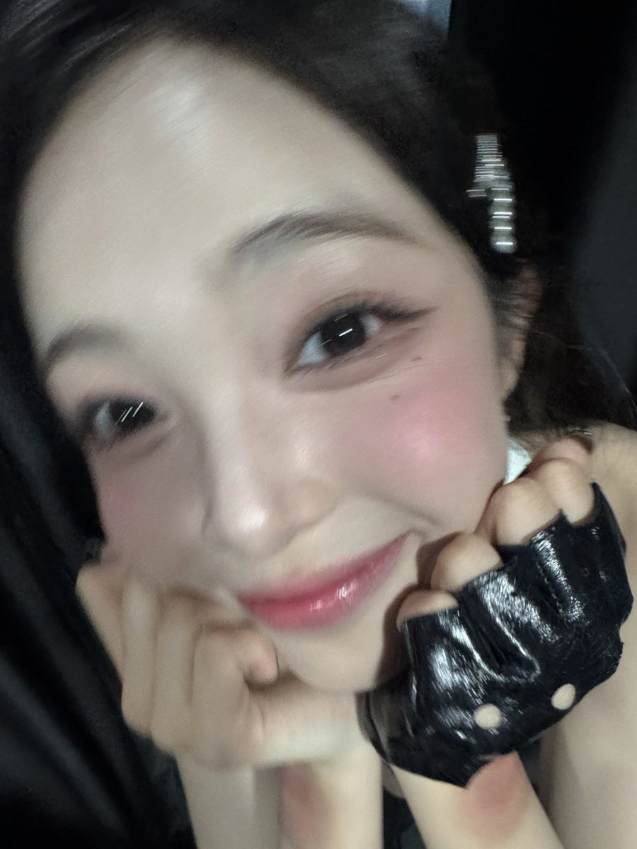 ianteong's tweet photo. @hrarutto @mfselfoll sepengen itu kakak liat muka aku??? 😻 https://t.co/OW2zcKefZ3