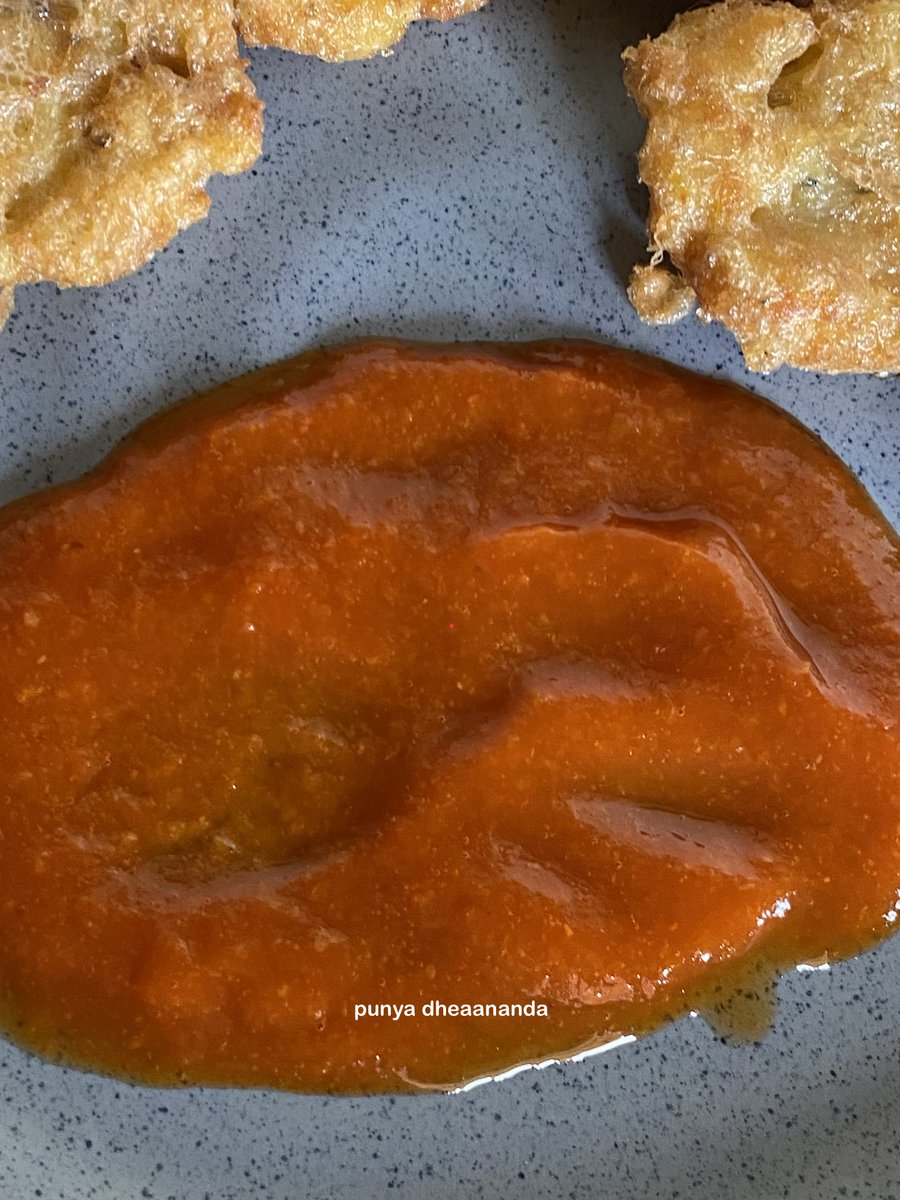lalavyy's tweet photo. Good sauce you must try:       But, shape of
        Rekomen threads                   the sauce🤤 https://t.co/Ot3QFuwVv7