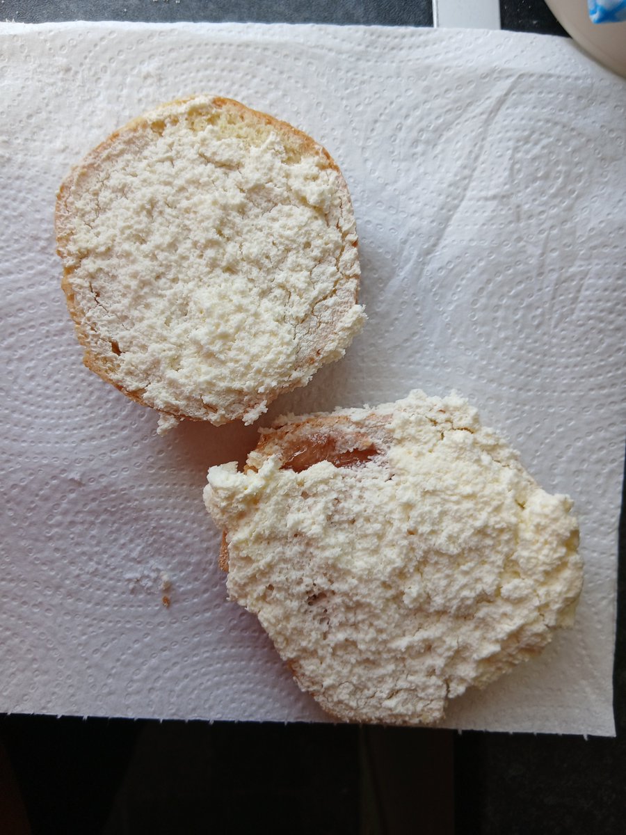 DonnaCross74's tweet photo. Time for a #Sunday #Treat #Scone yummy 😋 https://t.co/hK16OWXWVq