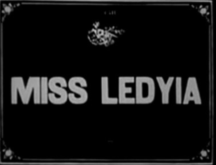 Huginemunin's tweet photo. Miss, non *Mis.

"... permítelle participar a Castelao como extra o 13 de febr. na filmación da película Miss Ledyia [...] con guión do Rafael López de Haro, notario conquense establecido en Pontevedra en xan. de 1914". - Castelao. Construtor da nación. Tomo I, de M. A. Seixas. https://t.co/yI2Sx162tz
