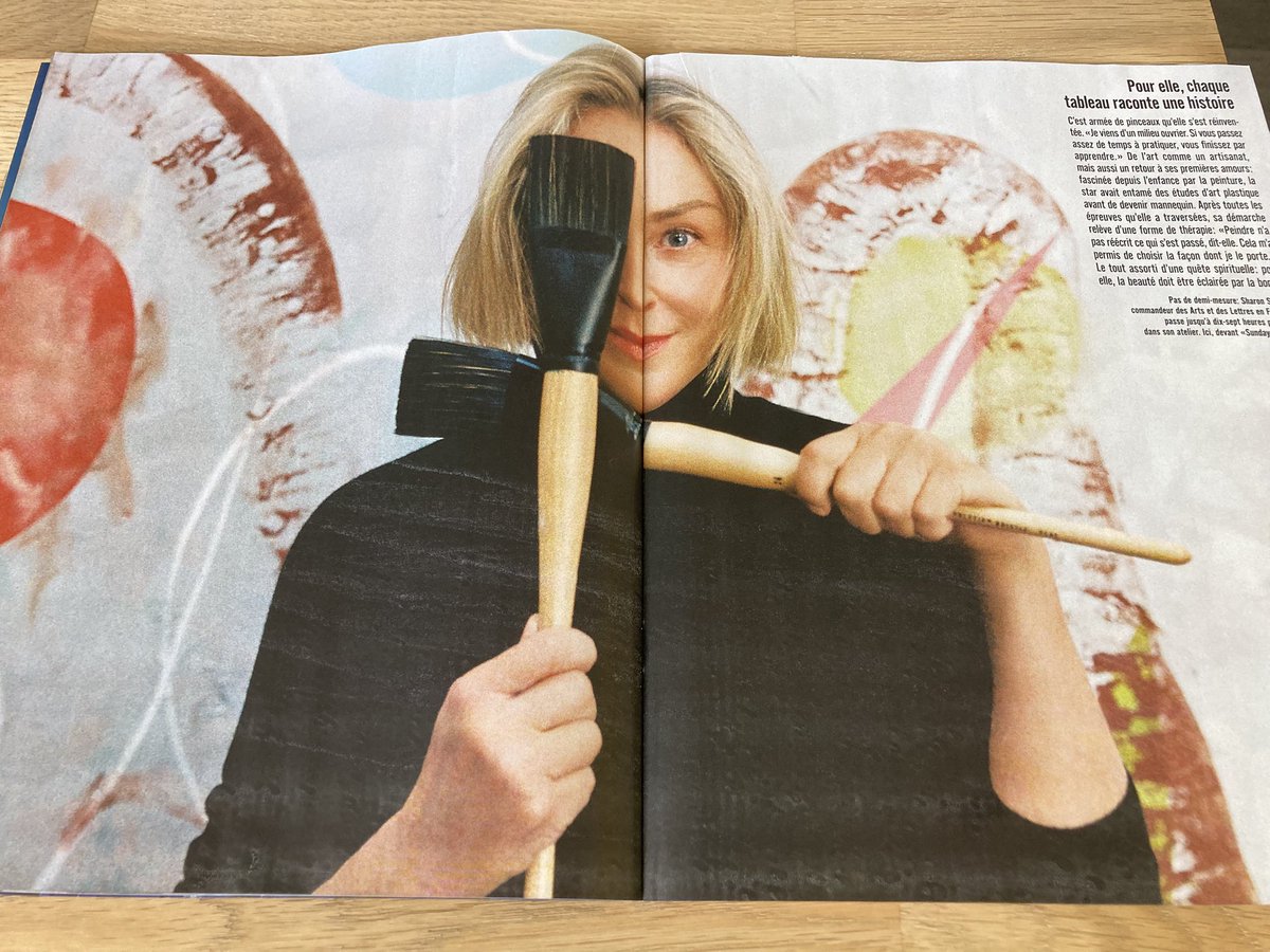 fferaerts's tweet photo. @RuizVelvet92 @mariclairbol @DeriveryLiliane @Catheri76947001 @FFranouche @SetbouneD Elle peint dans sa maison atelier 🎨🖼️
#SharonStone intelligente,belle et naturelle 😍
Bisous Virginia,bisous la team 😘
Photos #ParisMatch https://t.co/4hbFlqn0BW