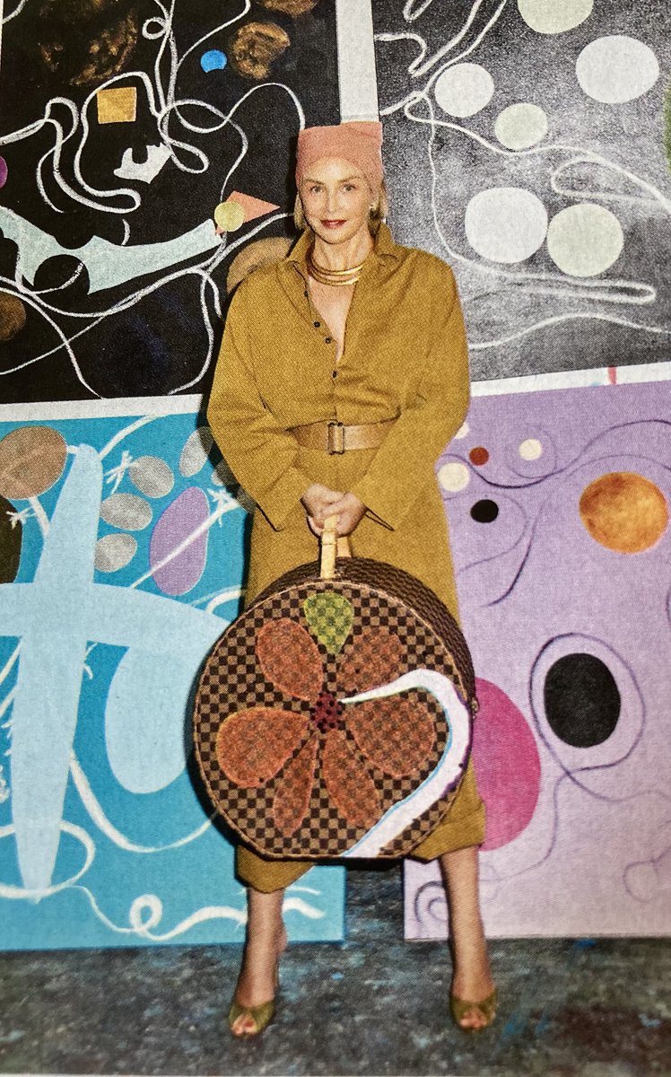 fferaerts's tweet photo. @RuizVelvet92 @mariclairbol @DeriveryLiliane @Catheri76947001 @FFranouche @SetbouneD Elle peint dans sa maison atelier 🎨🖼️
#SharonStone intelligente,belle et naturelle 😍
Bisous Virginia,bisous la team 😘
Photos #ParisMatch https://t.co/4hbFlqn0BW
