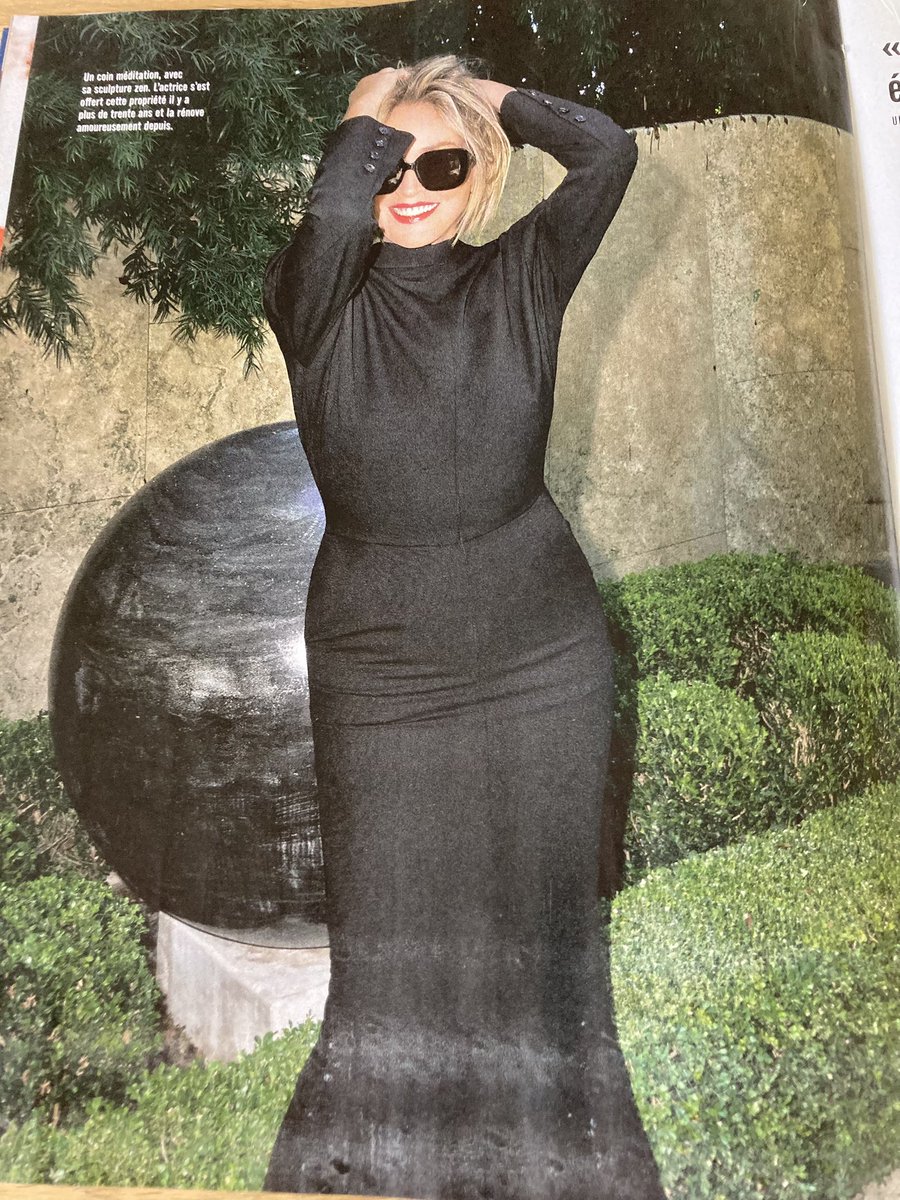 fferaerts's tweet photo. @RuizVelvet92 @mariclairbol @DeriveryLiliane @Catheri76947001 @FFranouche @SetbouneD Elle peint dans sa maison atelier 🎨🖼️
#SharonStone intelligente,belle et naturelle 😍
Bisous Virginia,bisous la team 😘
Photos #ParisMatch https://t.co/4hbFlqn0BW