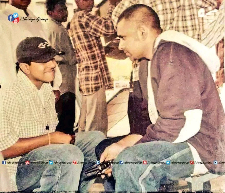 Amarnath_555's tweet photo. #Daddy Working Stills 🔥🎬
One Action Black Choreography By
Our DCM 🔥
#25YearsForDaddy
@KChiruTweets @PawanKalyan @AlwaysRamCharan #Daddy #MegastarChiranjeevi #Pawankalyan https://t.co/FDmhTTMPlb