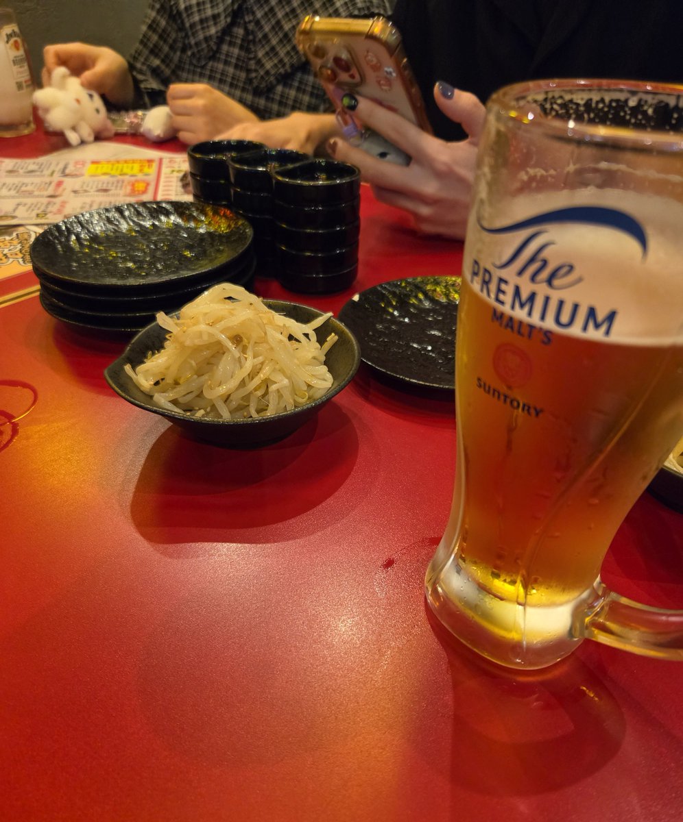 90_hobby's tweet photo. 試験終わった後に同級生達と飲む酒は世界一美味いね🤤🍻✨ https://t.co/Df7HTbcTth