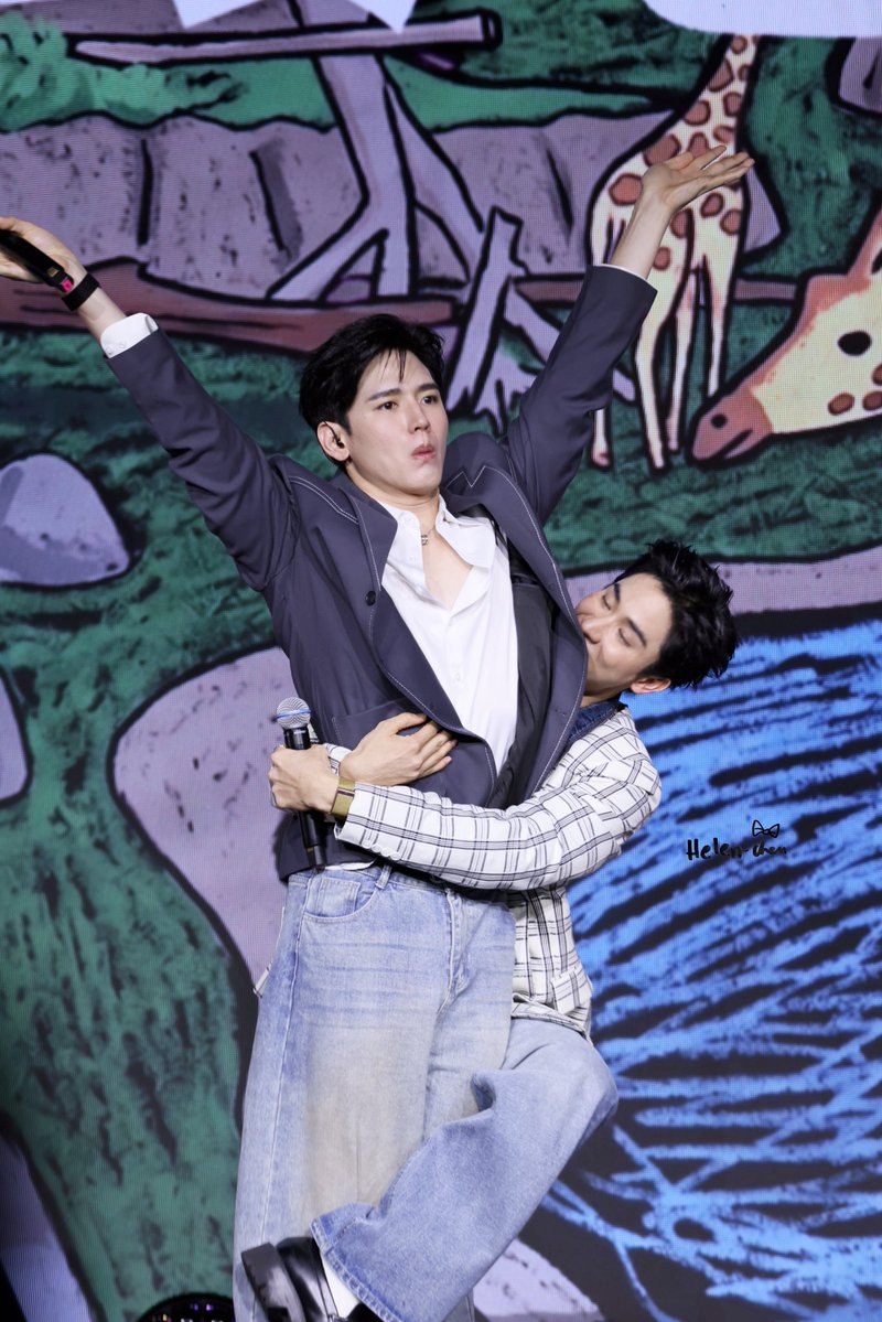 HelenChen144478's tweet photo. 不是玩游戏 是给自己谋福利

TAYNEW POLCASAN IN TAIPEI
#TayNewPolcasanFamilyTripinTaipei
#Tawan_V #newwiee 
#เตนิว 
@Tawan_V @new_thitipoom https://t.co/hbZ87q5BrM