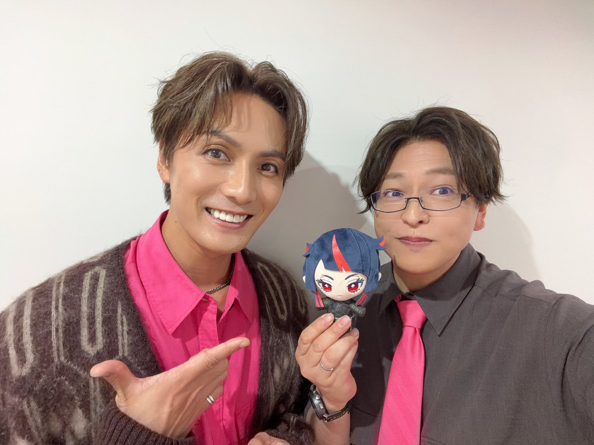 mdrkw_hikaru's tweet photo. 楽しかったなぁ♪
今日は右大将リリアを連れて行ったよ☺️ 折角なので、加藤クンと右大将リリアとで記念撮影🐉🦇まさかのピンクで揃ってるのいいね💕　そしてあの可愛いジャケットでもパシャリ♪ 皆んなリリアお迎えしてねぇ😊
夜の祝福あれ🌙 https://t.co/KVJOhbSjpm