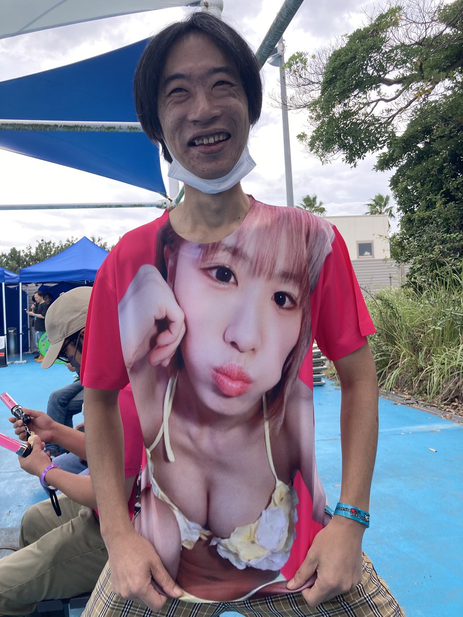 teamonmon700's tweet photo. クロフェスDay3おつかれさまでした…

朝から入ったけどいろいろ観れて楽しかった、客観視も大事。

やっぱLIVEは作り上げる楽しみなのかもなプラモデル みたいに。

耳聴こえないけどガンガン声出せたからいいか📣

でもいい加減治療に専念しようと思うから次は5thワンマンだな😅
＃メノニューイヤー https://t.co/Cag5yxzn9d