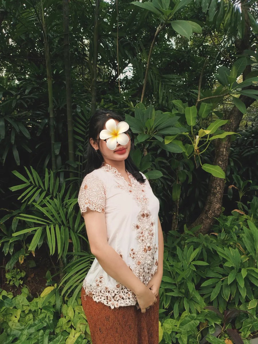 natLexander's tweet photo. feeling pretty in kebaya ♡ https://t.co/03DHps8G1j