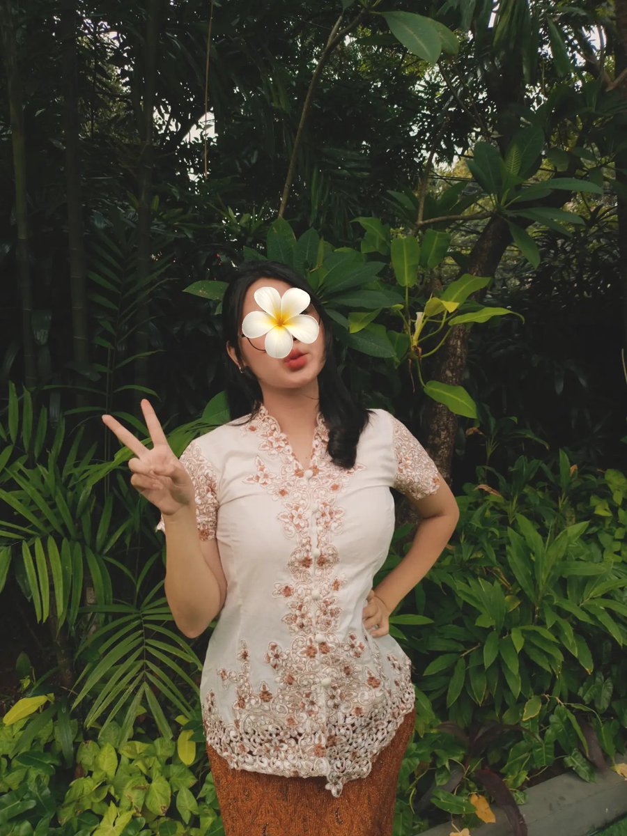 natLexander's tweet photo. feeling pretty in kebaya ♡ https://t.co/03DHps8G1j