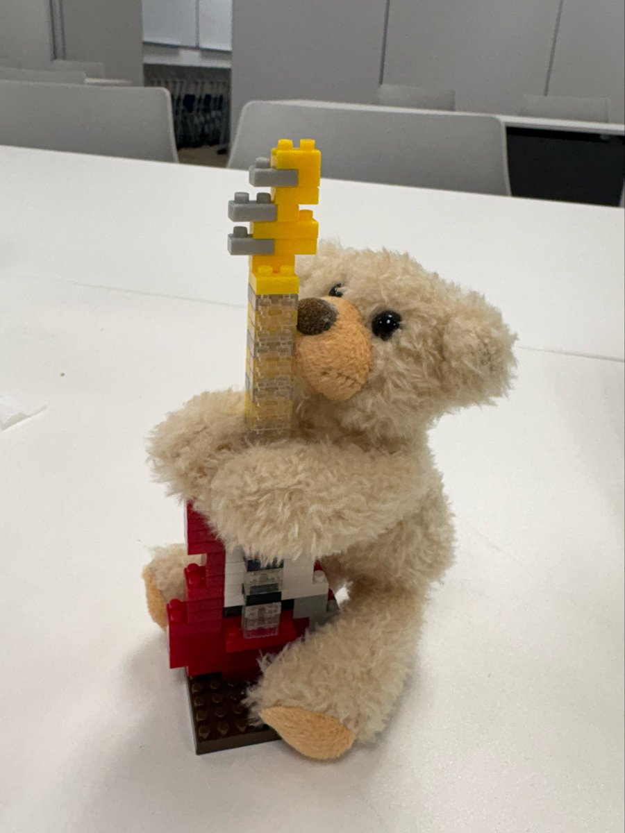 ttisrn_0710's tweet photo. 横でこれ(𓂂꜆◕⩊◕꜀𓂂)🎸 https://t.co/FoDtk5R2Tp