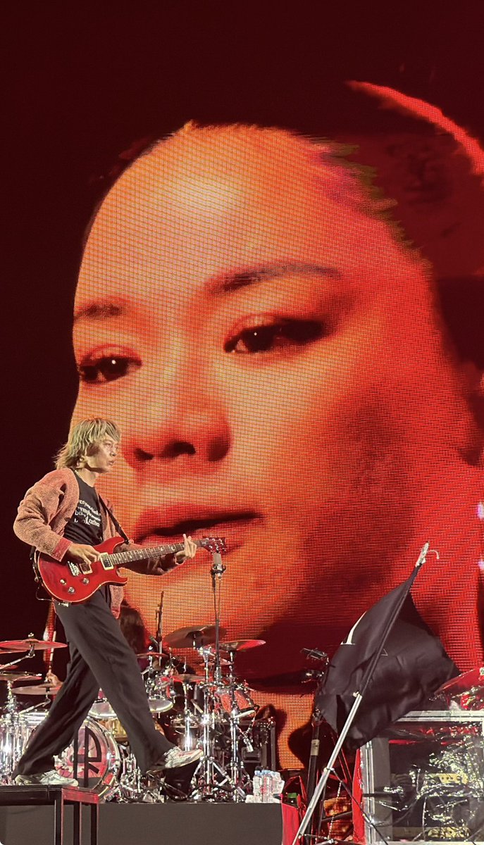 oneokrock109_00's tweet photo. せっかくC.U.R.I.O.S.I.T.Y.で柵前にTakaがほぼ目の前に来たのに、スマホの容量なくて撮れた写真がAwichに食べれらそうなToruだけ。 https://t.co/0X56Btn2by
