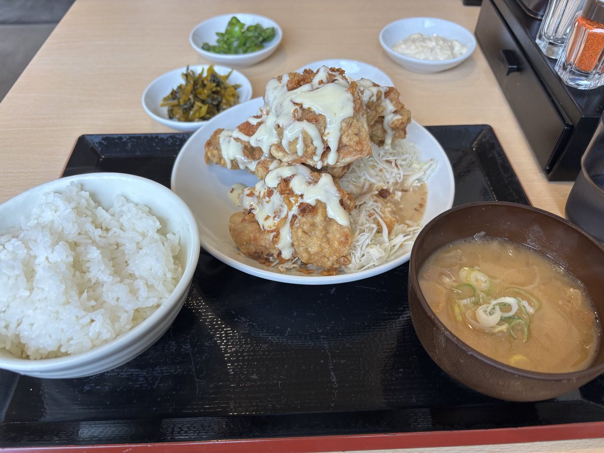 ankou_R6's tweet photo. 中毒飯チョモランマ
昼夜でからあげとチャーシューエッグ麻婆
これはデブもニッコリ😄 https://t.co/1XxgDerKNk