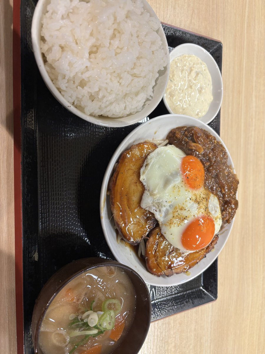 ankou_R6's tweet photo. 中毒飯チョモランマ
昼夜でからあげとチャーシューエッグ麻婆
これはデブもニッコリ😄 https://t.co/1XxgDerKNk