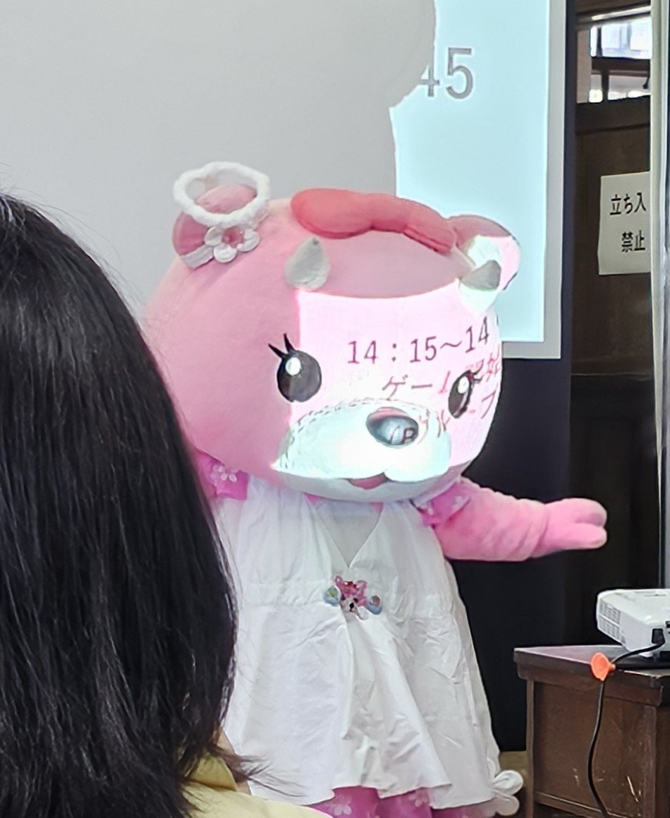 causeitsyou0113's tweet photo. 今日はチームコアックマで一緒にゲームしたり、隣にこあちゃん座ったり、チェキ選んでもらったり久しぶりにこあちゃんと触れあえた1日でした🩷
#ご当地キャラ演芸会2026 https://t.co/viocTR5jbY