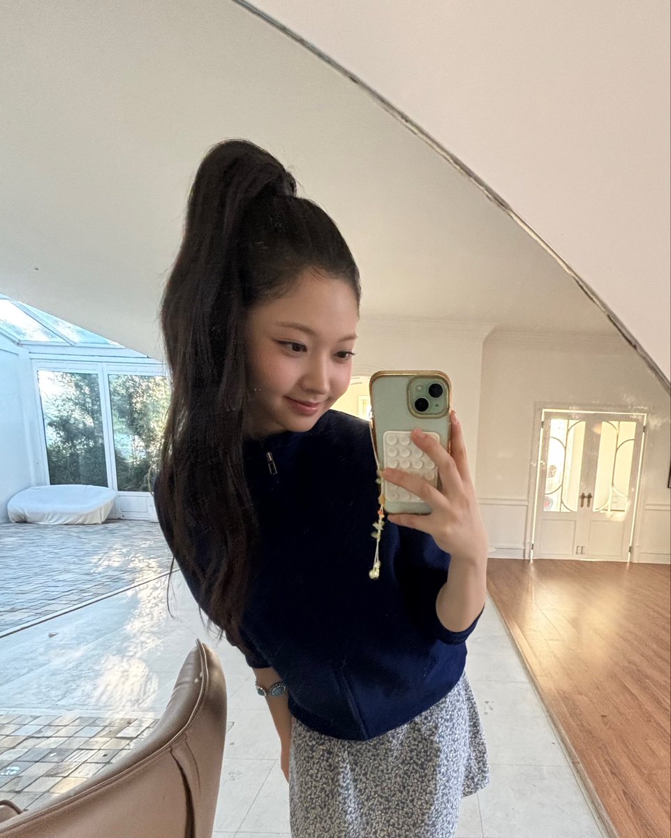 tuideimnida's tweet photo. 261004 #지아 Weverse Update

#TUIDE #튜이드 #JIA https://t.co/rX9SsXBkfd