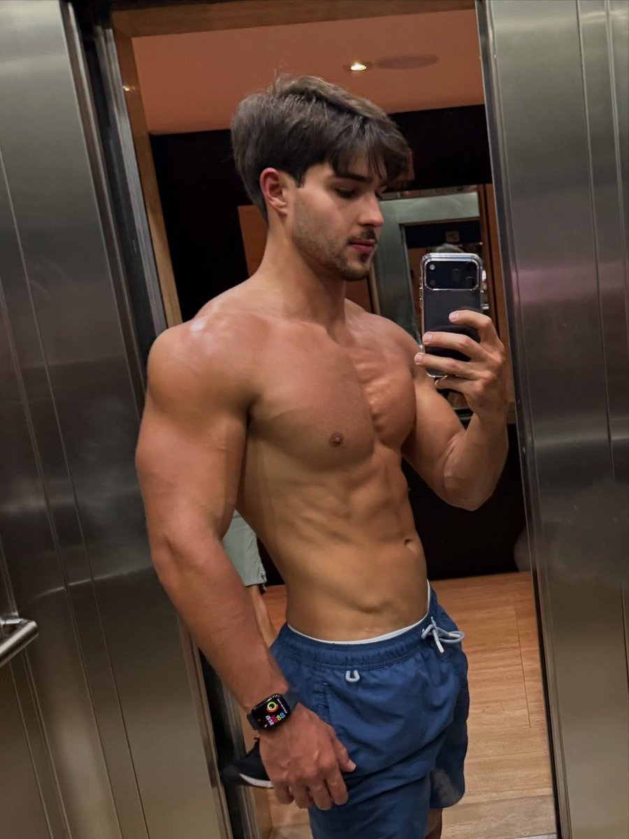 sitepopmais's tweet photo. Affair de Carlinhos Maia, Lucas Lobato se declara de direita e dispara: "22 no meio das pernas e nas urnas". https://t.co/qfGSRs1Ki7
