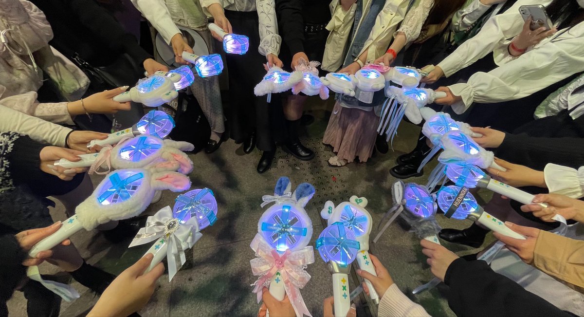 ldjriy_2's tweet photo. ASMの終演後にみんなでペンラサークルした思い出は今でも宝物です💎✨️ https://t.co/woBRPPvMBd