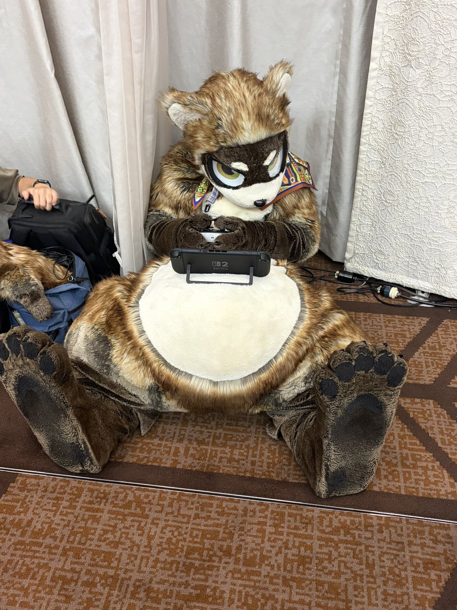 lackitter's tweet photo. サーモンランを嗜むさすけくん
、、、便利なお腹やなぁ
#しがもふEX https://t.co/mkQw9Asstt