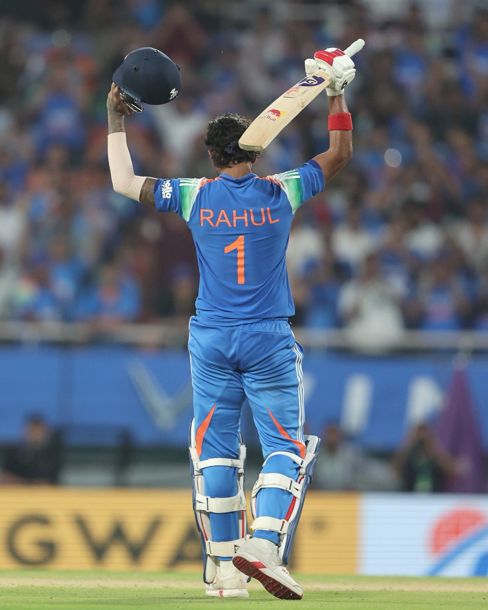 ImAPorkar's tweet photo. KLASSY RAHUL AS ALWAYS 🫡🫡 this man is pure blessings for our team. The batter who once was a opener now scoring runs as finisher. He can play at any position and still scores enough runs. Hats off to this man @klrahul 🙏🏻 https://t.co/sxQ74yqnDJ