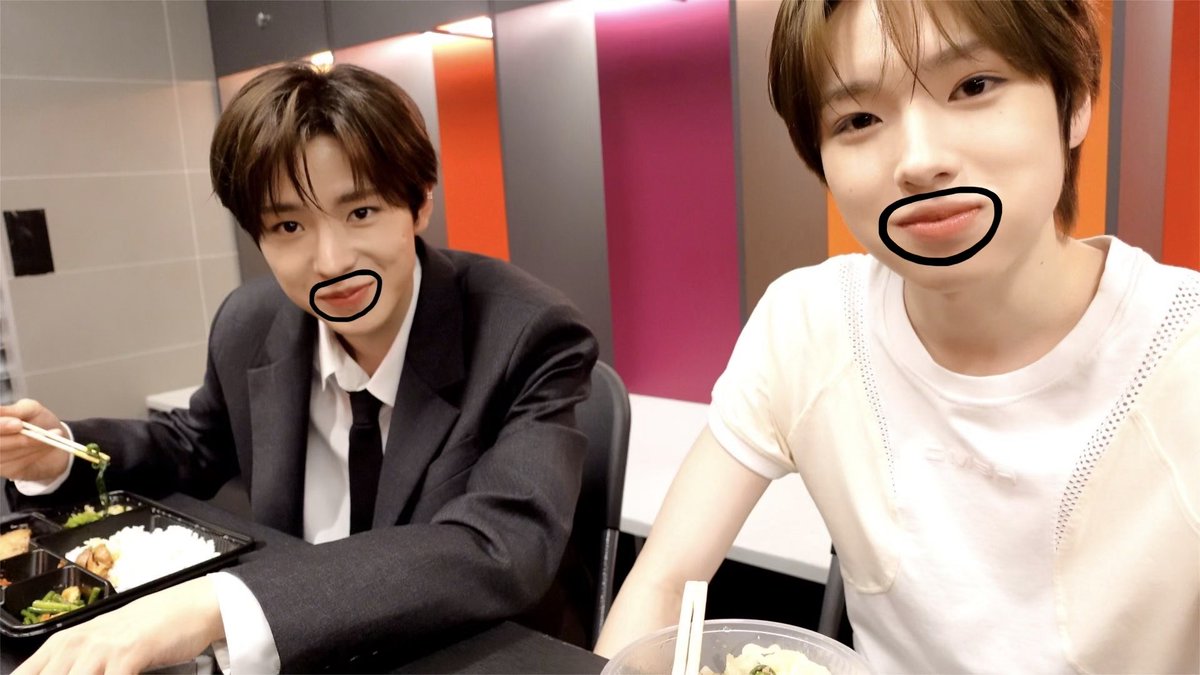 threeeku's tweet photo. 사실 보고 싶은 유튜브 콘텐츠 또 있음
유우시랑 사쿠야 모먹티비 출연 제발 제발요
순수체급으로 찢고 올 것 같다고요 https://t.co/doaIzpT8yw