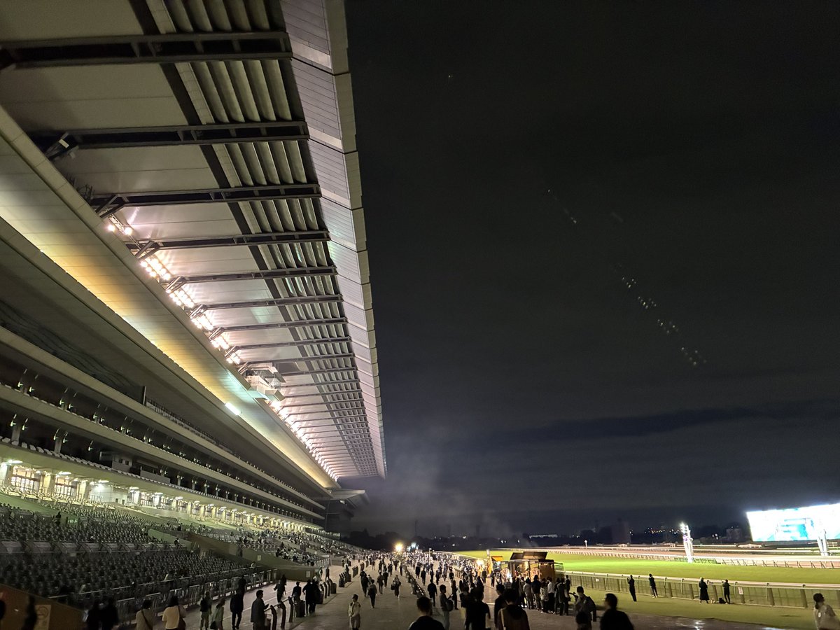 wp3qhjwap's tweet photo. #凱旋門賞
#東京競馬場

いいかい今年も今から数時間
お前の名前はロンシャン競馬場だよ https://t.co/CdcXNyE9fG