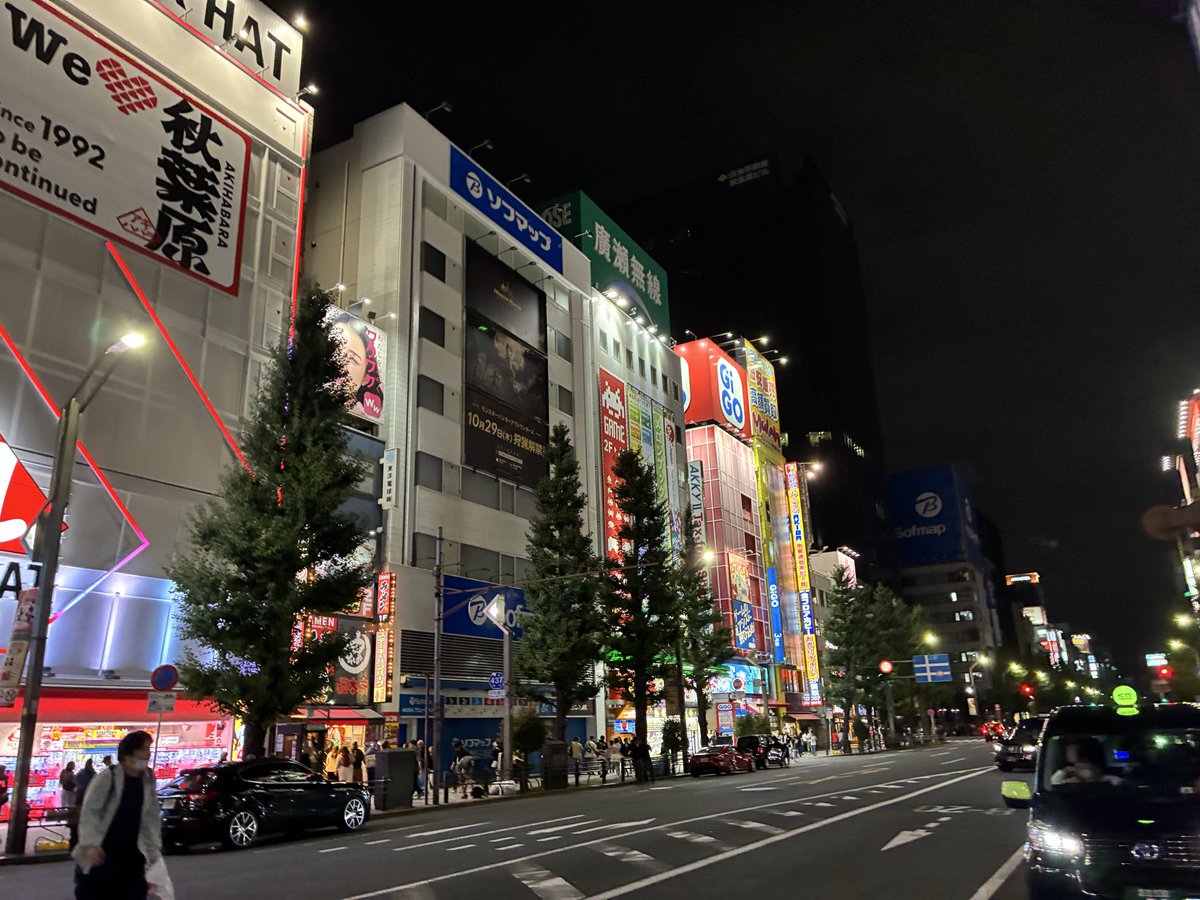 TAMAFAN326's tweet photo. 修学旅行は秋葉原で〆 https://t.co/UzD5x6MC4M